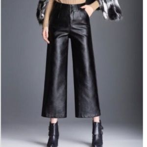 Faux leather cropped pants